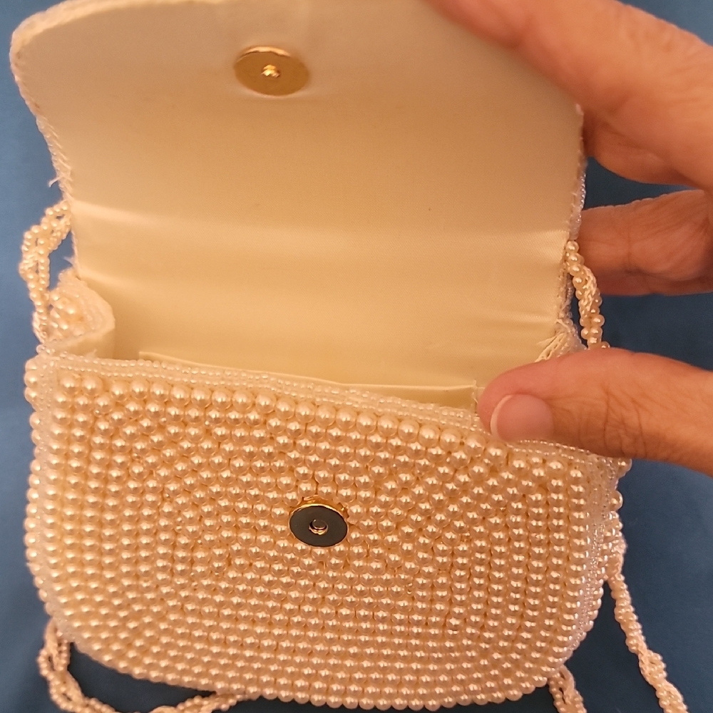 Elegant Cream Beaded Women's Bag - Picture 2 of 7